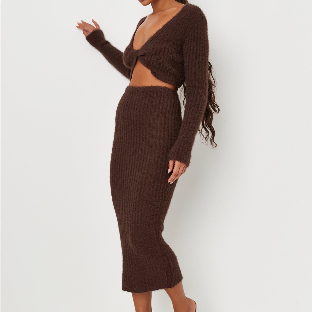 CARLI BYBEL X MISSGUIDED CHOCOLATE CO ORD FLUFFY KNIT SET